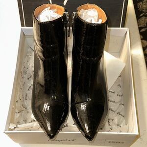 Qupid black patent leather heeled bootie- excellent condition!